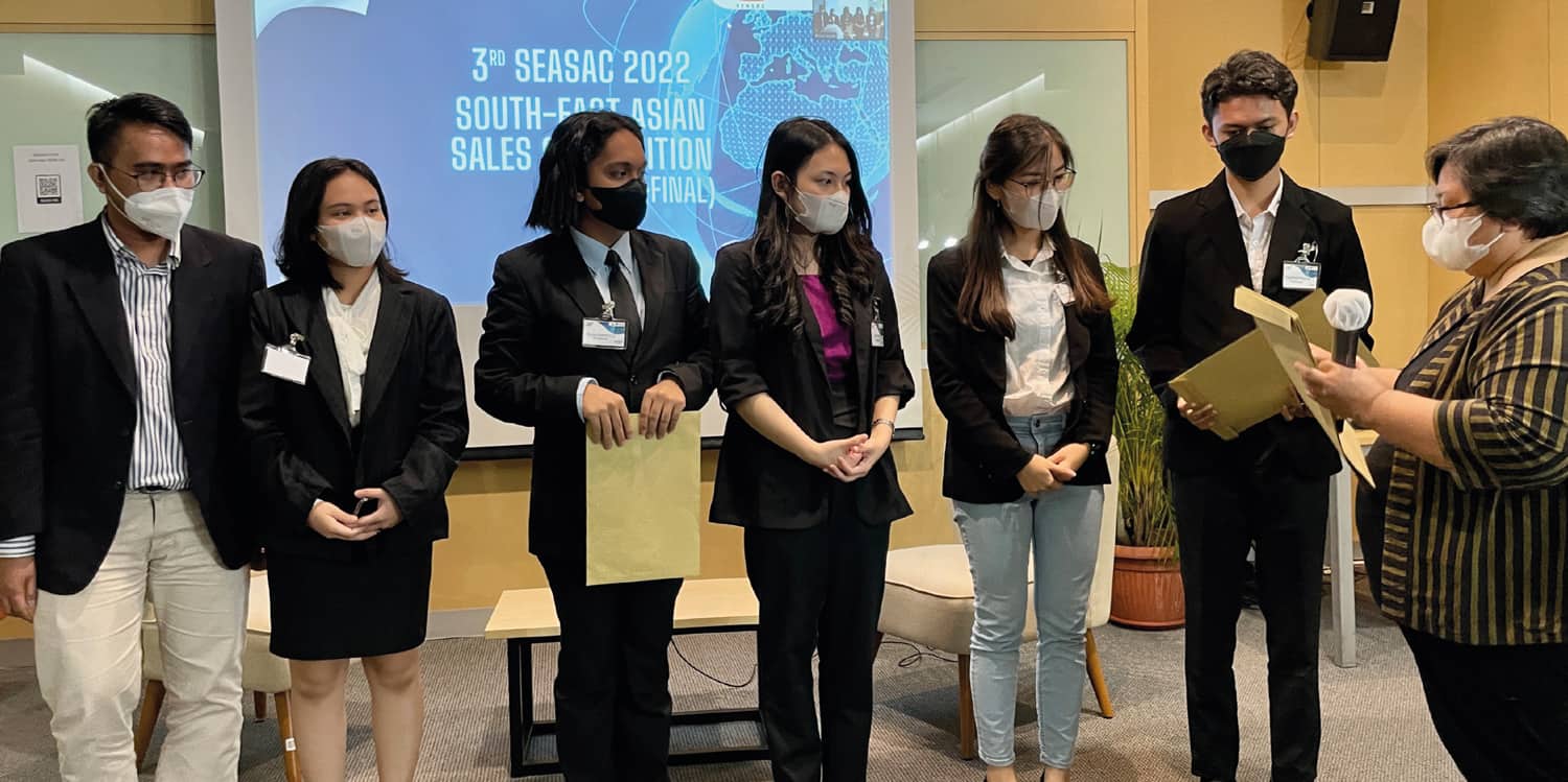 SEASAC 2022: Finalists were presented with their certificate and prizes by competition director Dr Ina Murwani of BINUS.