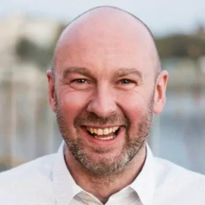 Richard Brooks is a key account management expert, Cranfield Faculty member, enterprise AI specialist, and consultant boosting global sales.